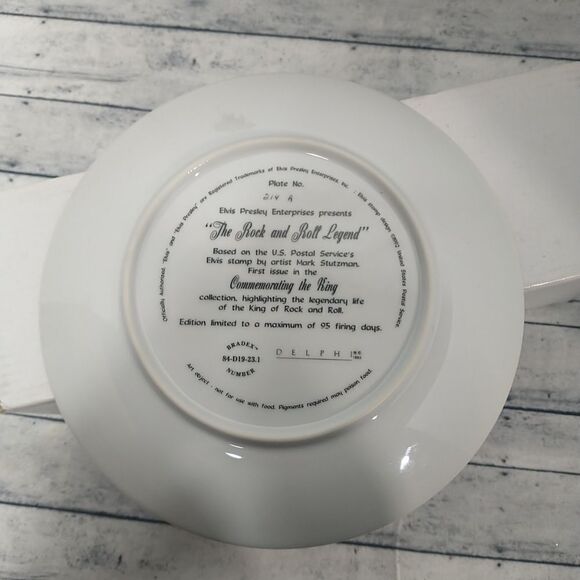 ELVIS PRESLEY 1993 Delphi 8" Collector's Plate THE ROCK AND ROLL LEGEND. - Picture 4 of 4